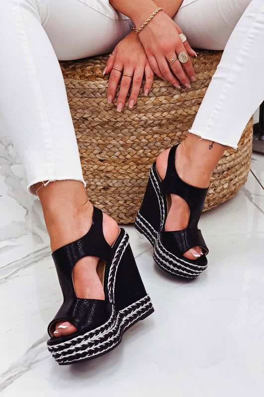 Sandalias negras con cuña e inserciones de cuerda plateada