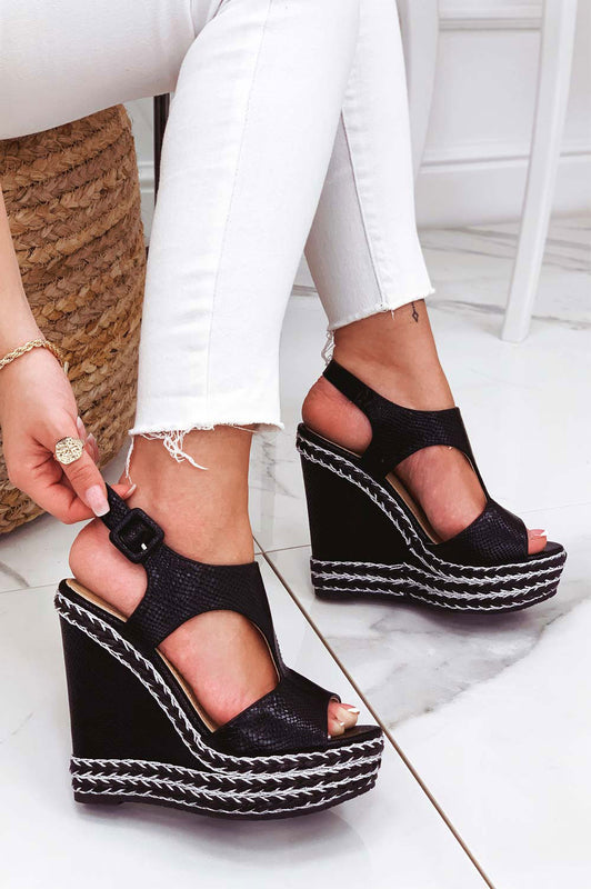 Sandalias negras con cuña e inserciones de cuerda plateada