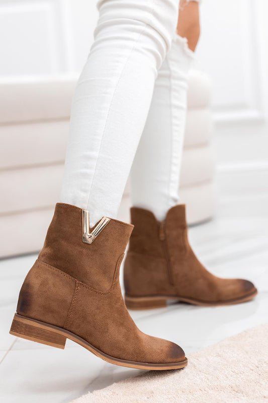 Bottines camel en daim avec semelle compensée intérieure