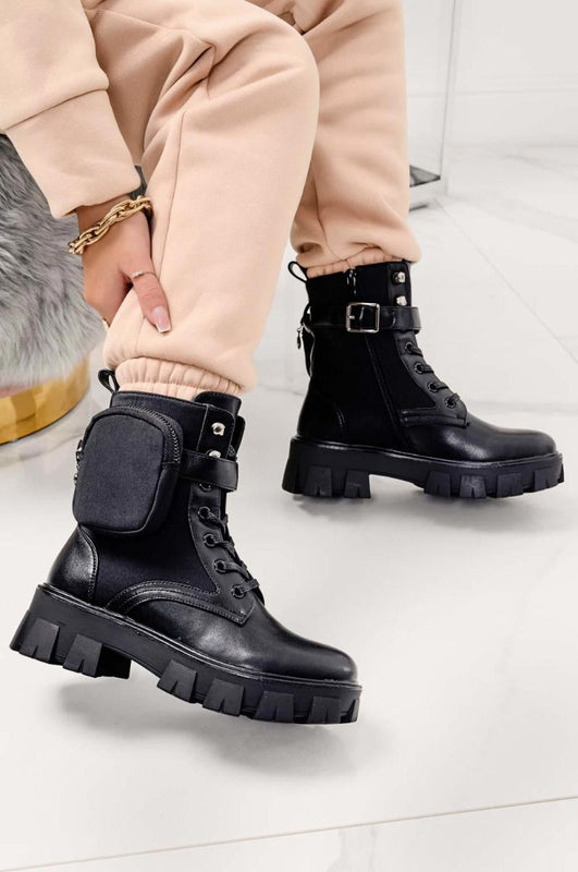 Bottines noires style rangers avec lacets et pochette amovible