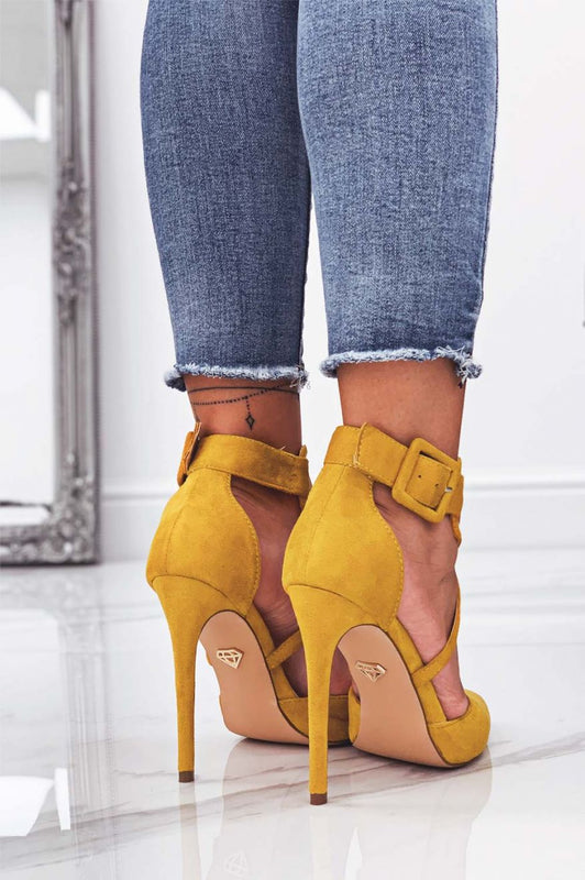 Decolletè giallo senape scamosciate con tacco alto