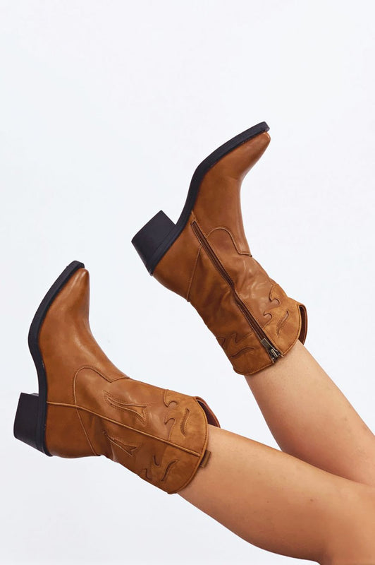 Low camel camperos ankle boots