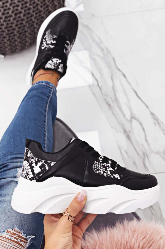 Sneakers nere con inserti pitonati e lacci