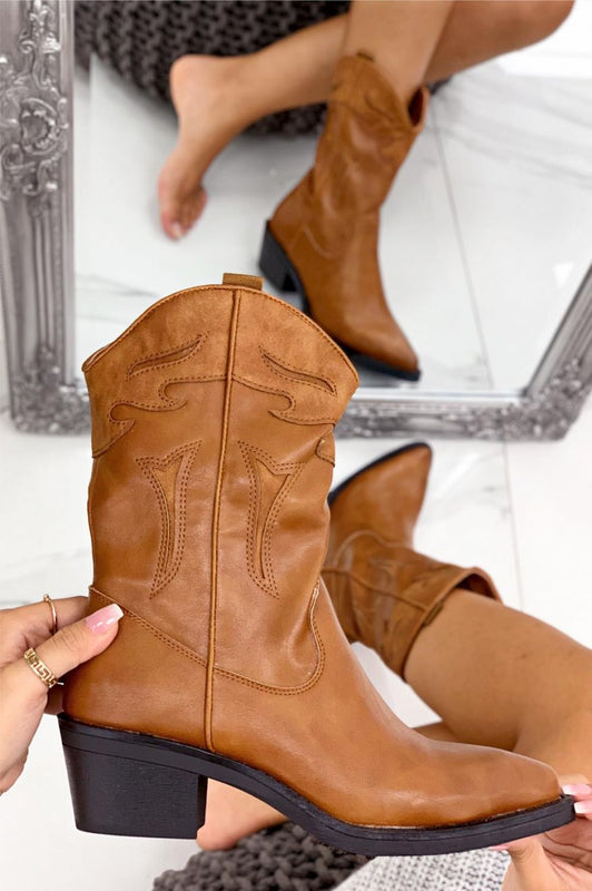 Low camel camperos ankle boots