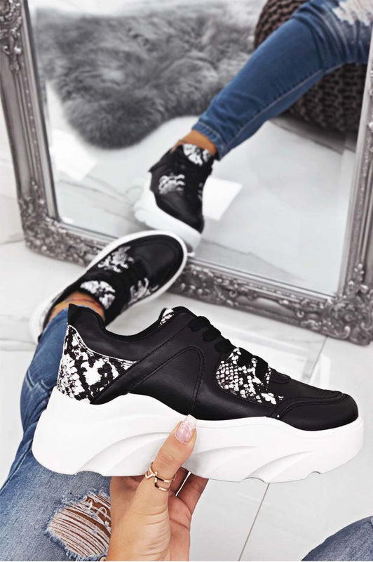 Sneakers nere con inserti pitonati e lacci