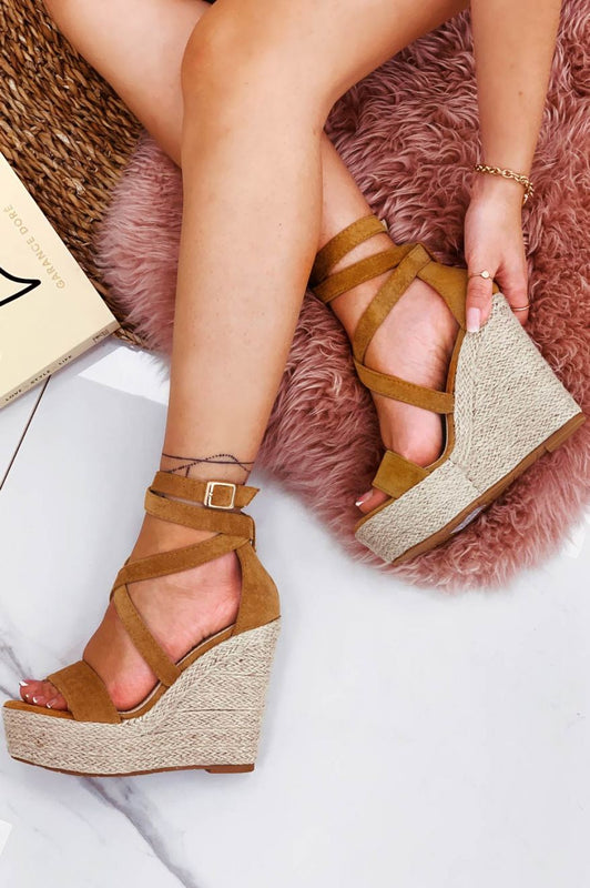 Sandali camel stringati con zeppa in corda