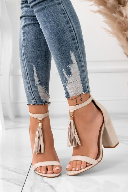 ZIVA - Beige sandals with comfortable heel and pendant