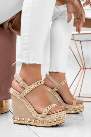 Beige wedge sandals with gold studs