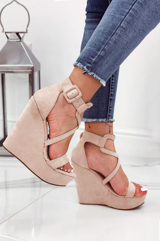 Sandales nude en daim avec semelle compensée