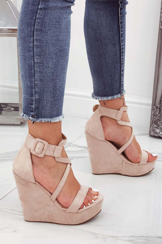 Sandales nude en daim avec semelle compensée