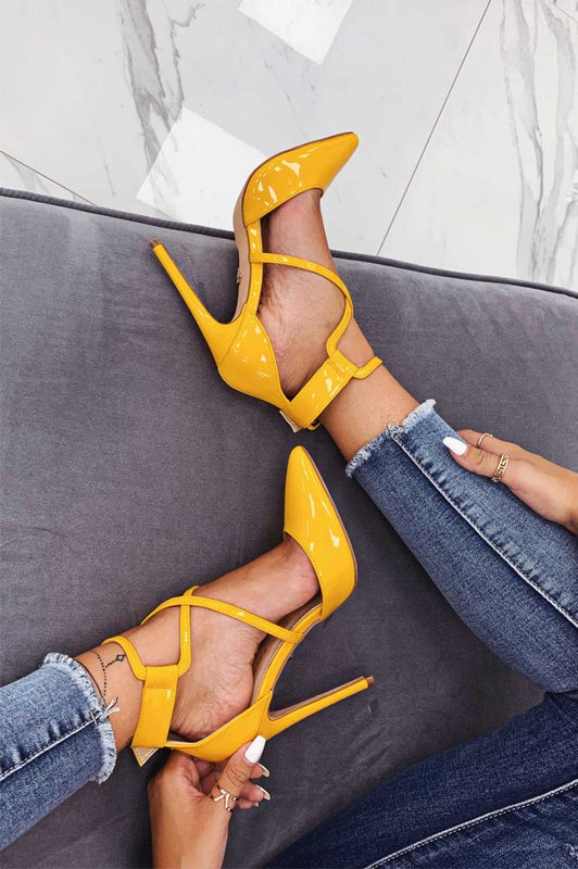 CLIO - Yellow patent leather pumps with stiletto heel and buckle