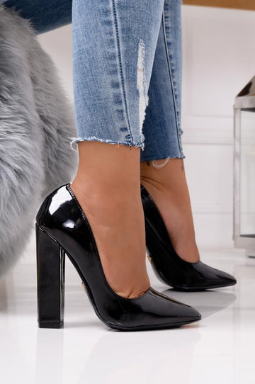 Decolletè nere in vernice con tacco comodo