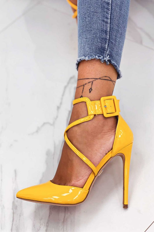 CLIO - Yellow patent leather pumps with stiletto heel and buckle