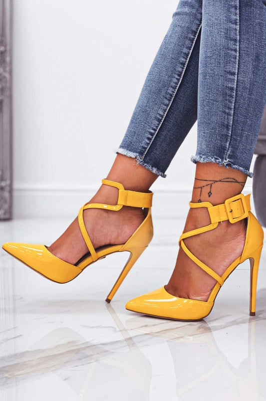 CLIO - Yellow patent leather pumps with stiletto heel and buckle