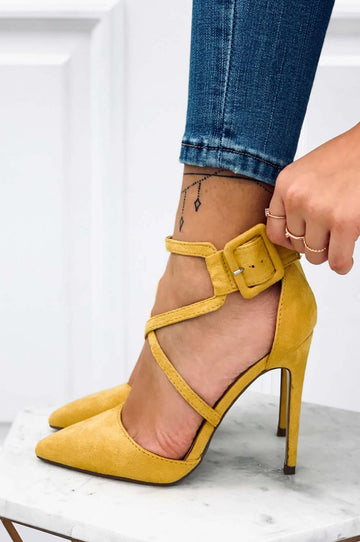 Zapato de salón con tacón de aguja y hebilla Amarillo Mostaza