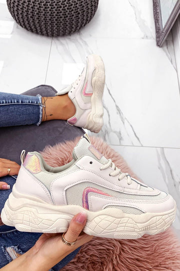 Zapatillas beige con cordones e inserciones metalizadas