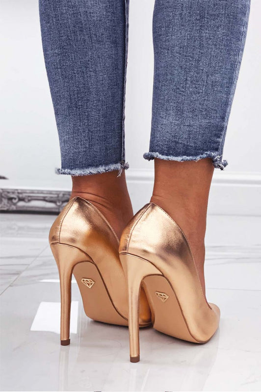 Metallic rose gold pumps with high heel
