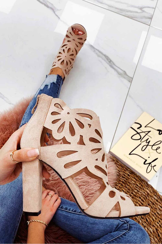 Sandali beige traforati con tacco comodo