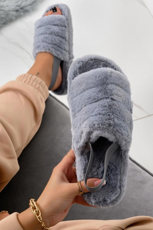 Sandales mules gris clair en fausse fourrure avec élastique Daina