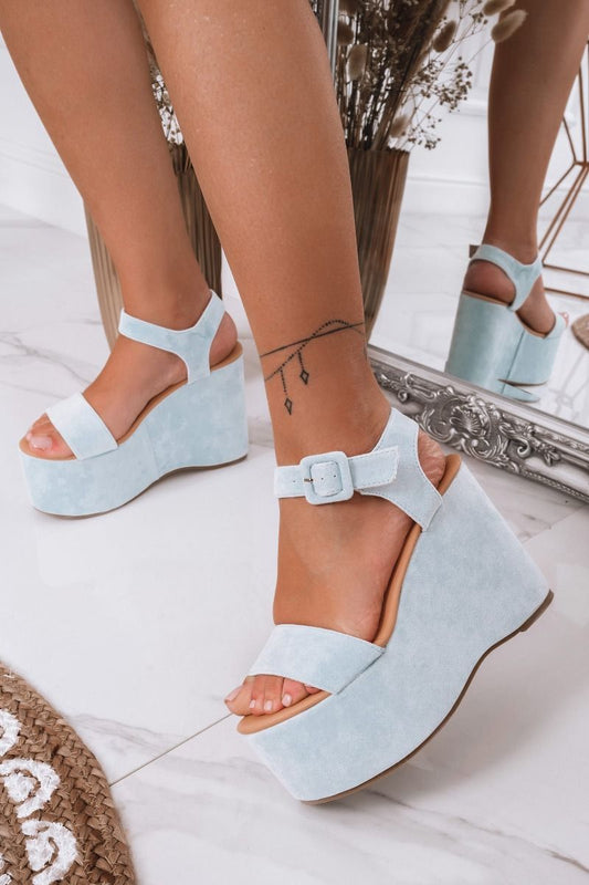 Sandalias azules de ante con cuña plataforma
