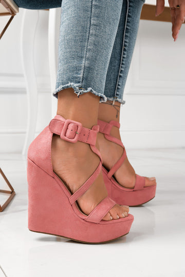 Sandales roses en daim avec semelle compensée