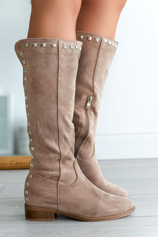 Stivali Alexoo fango con zeppa interna e borchie sul retro