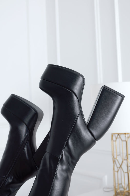 Botas negras de plataforma Alexoo con tacón alto curvo
