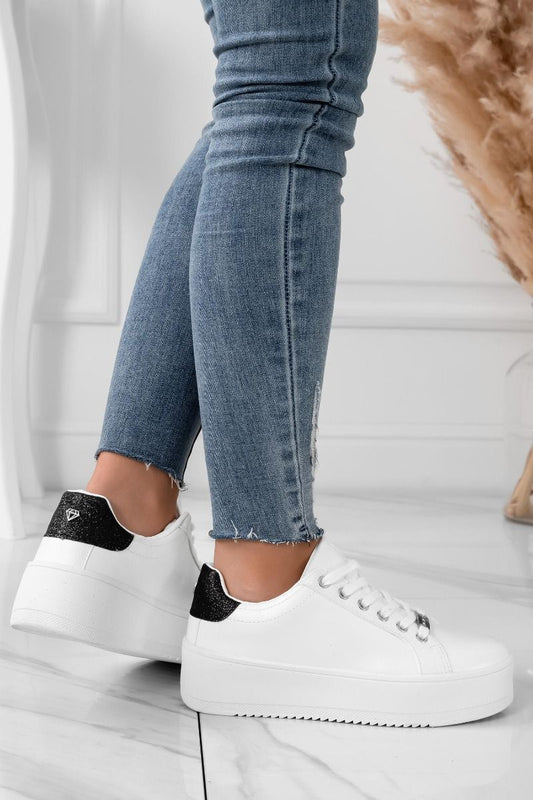 CARRY - Zapatillas blancas con adornos plateados y detalle negro