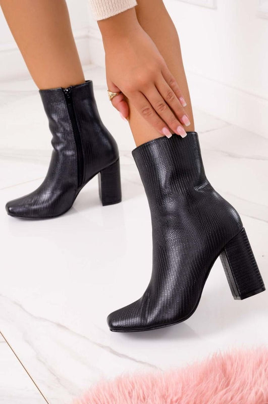 Botines negros efecto pitón con tacón cómodo