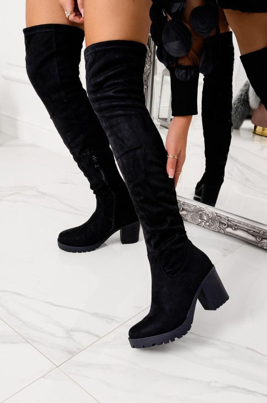 Botas negras de ante por encima de la rodilla con tacón cómodo