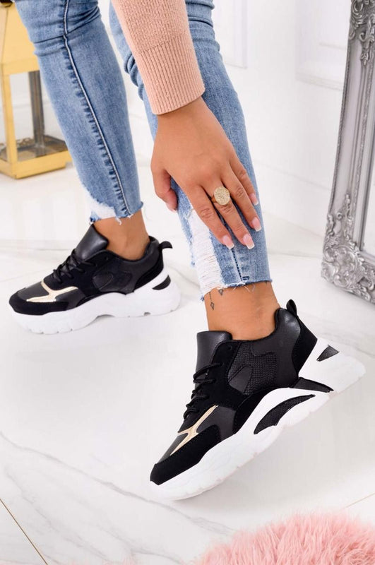 Sneakers nere con suola spessa e inserti oro