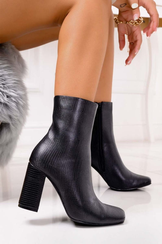 Botines negros efecto pitón con tacón cómodo