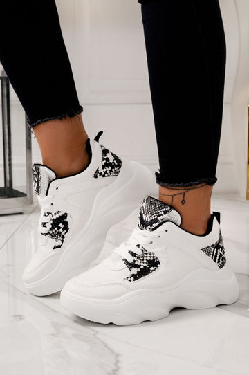 Zapatillas blancas con inserciones de pitón y cordones