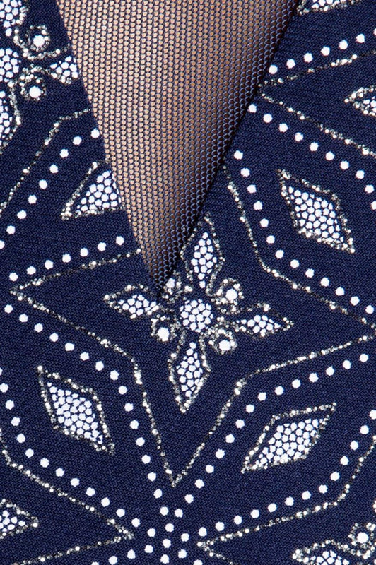 Vestido azul de palabra de honor con detalles en gasa