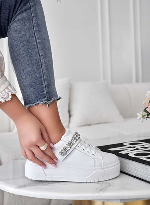 32 zapatillas blancas de moda para todos tus looks de primavera