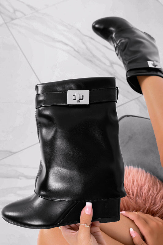 Botines negros con vuelta y cuña