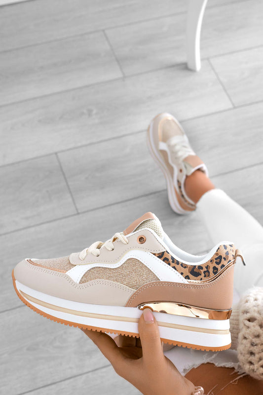 Zapatillas beige con inserciones de glitter y estampado animal print