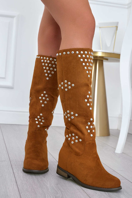 Bottes marron en daim avec clous