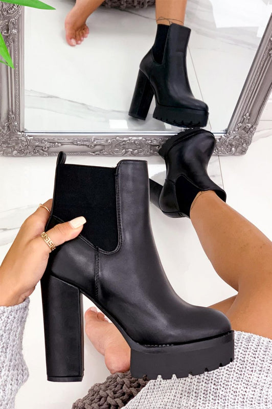 Bottines noires à talons hauts avec élastique latéral