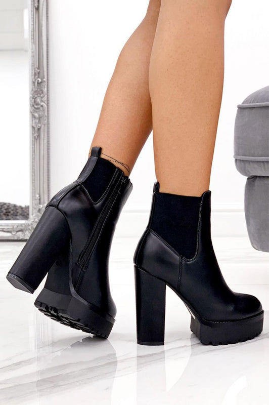 Bottines noires à talons hauts avec élastique latéral