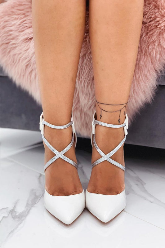 Decolletè Alexoo blancas efecto cocodrilo con cordón plateado