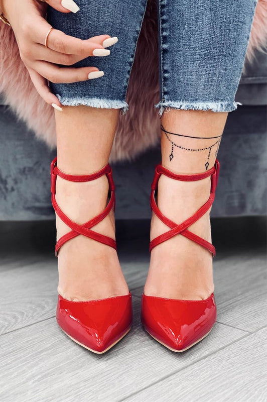 CLIO - Zapatos de salón rojos de charol con tacón alto y hebilla