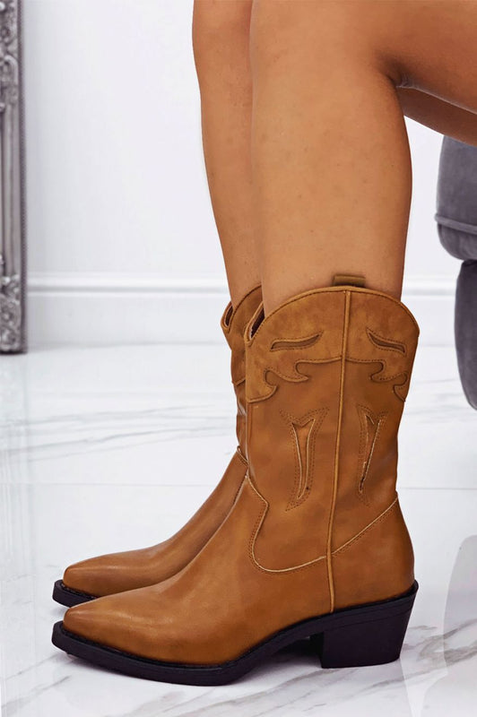 Low camel camperos ankle boots