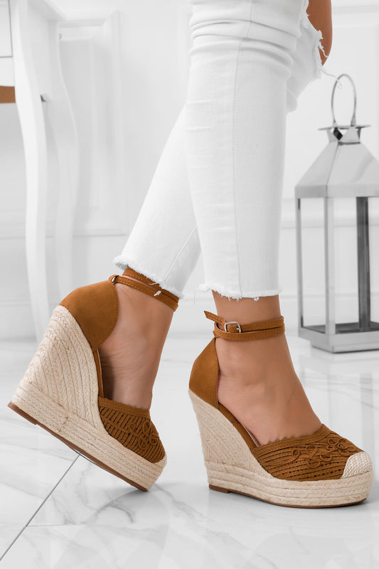 Espadrilles camel avec semelle compensée en corde et broderie