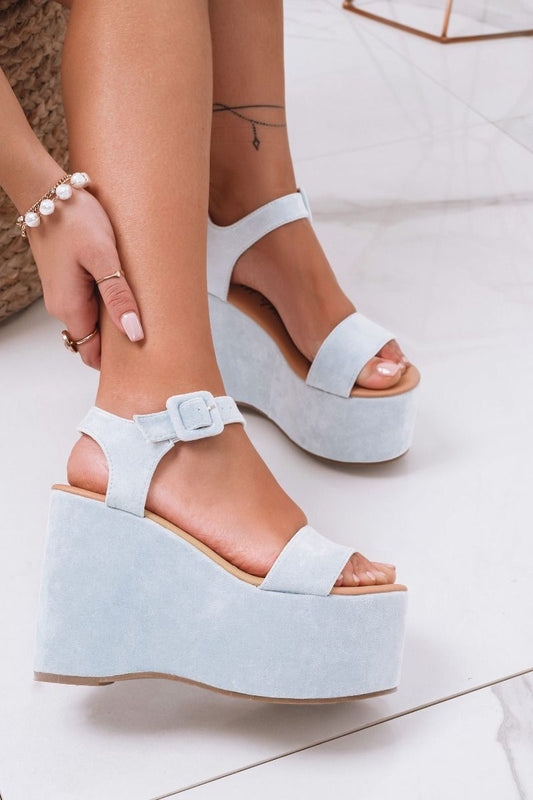 Sandalias azules de ante con cuña plataforma