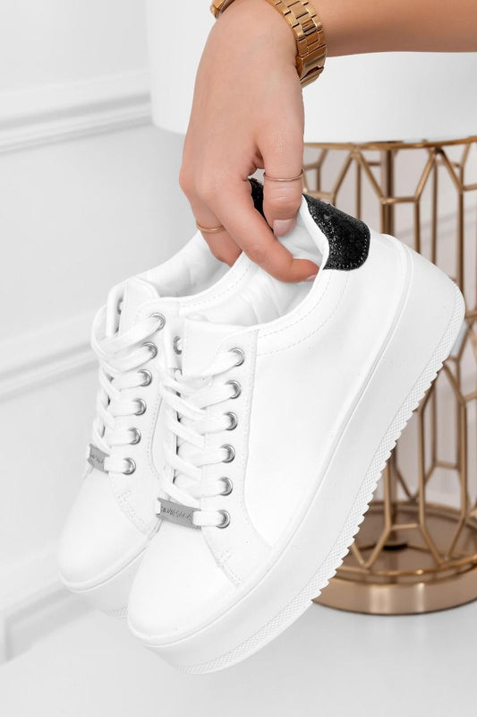 CARRY - Zapatillas blancas con adornos plateados y detalle negro