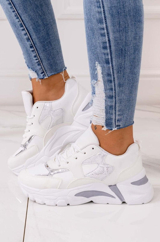 Baskets blanches avec semelle épaisse et empiècements argentés effet python