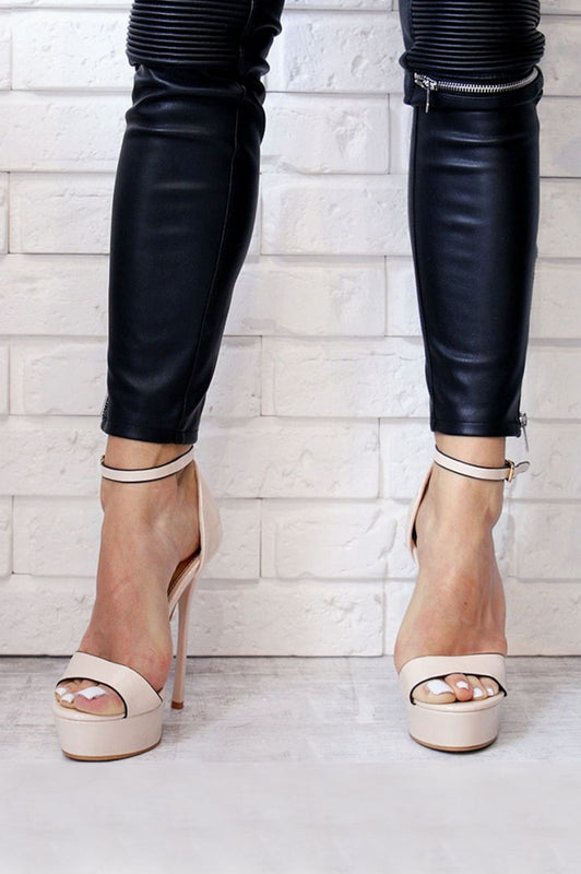 Sandali con tacco alto in vernice Beige