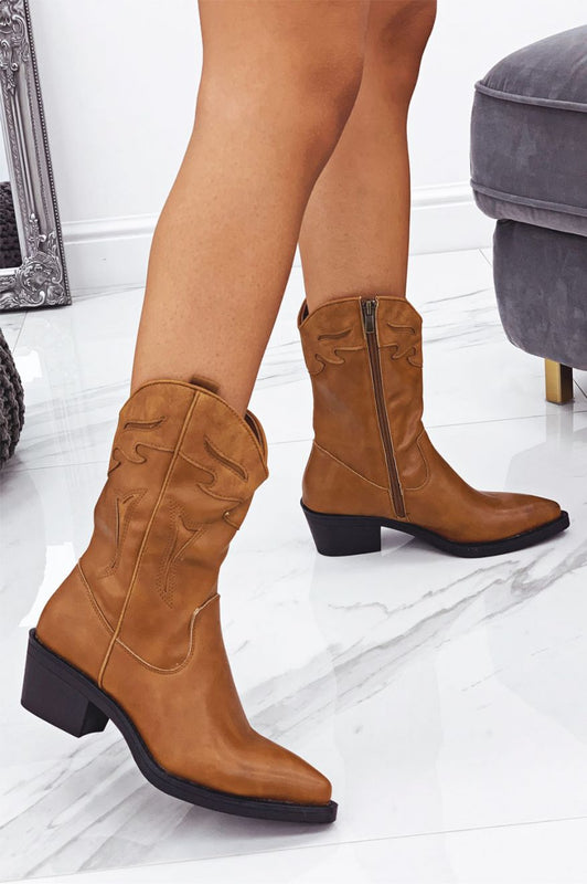Low camel camperos ankle boots