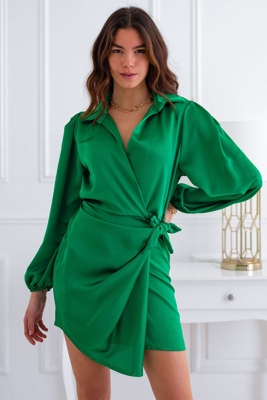Vestido verde de raso cruzado